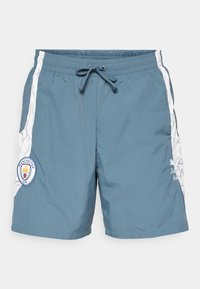 KIDSUPER MANCHESTER CITY FC TRAVEL SHORT - Klupska odjeća - gray skies/frosted dew