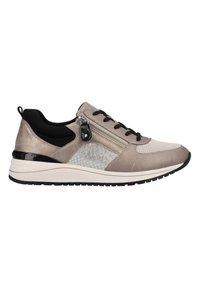 Baskets légères avec un mélange de cuir beige et de mesh, comportant un accent texturé argenté, des lacets noirs et une fermeture éclair décorative.