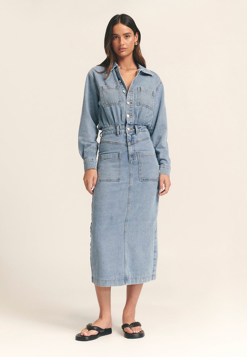 ST MRLO HAMISH MIDI - Džinsinė suknelė - light blue wash