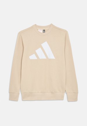 Béžová mikina s dlhými rukávmi a okrúhlym výstrihom, s veľkým bielym štýlizovaným logom troch pruhov umiestneným v strede na prednej strane.