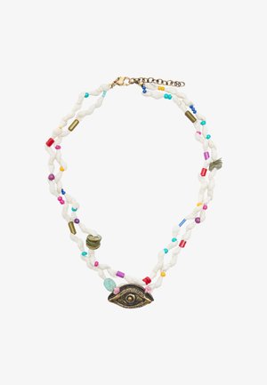 Wielowarstwowy naszyjnik wykonany z białej skręconej tkaniny, ozdobiony kolorowymi koralikami i centralnym wisiorkiem w kształcie brązowego oka. Złocona zapięcie i łańcuszek.