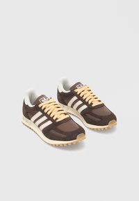 Valgt, dark brown/almost pink/earth strata