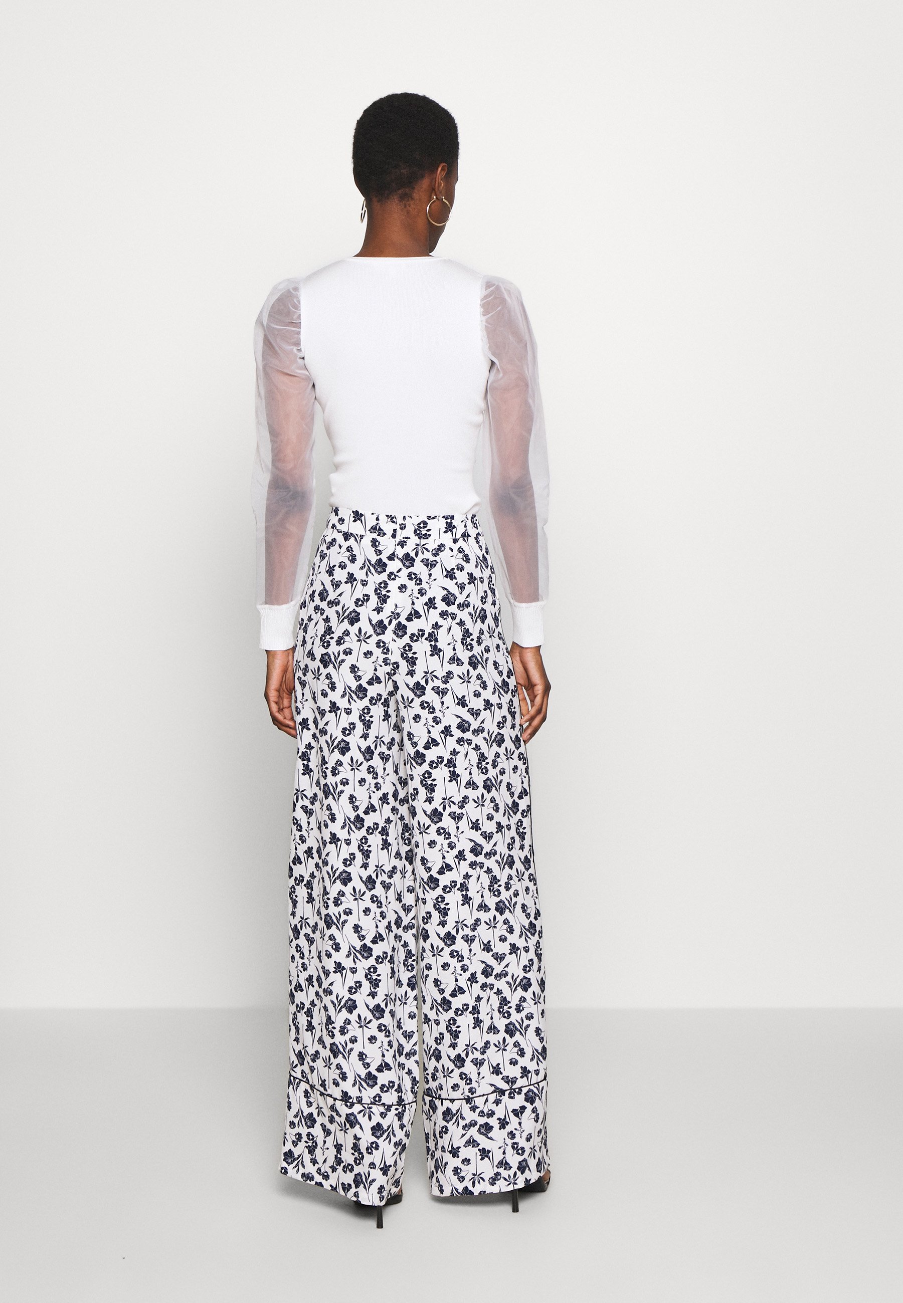 Missguided Tall FLORAL WIDE LEG TROUSERS Bukse white Missguided Tall FLORAL WIDE LEG TROUSERS - Bukse - white