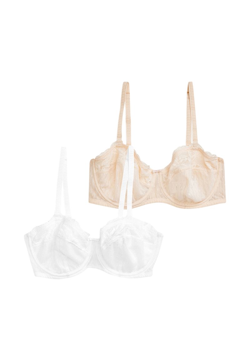 Zwei BHs in Beige und Weiß, mit Spitzenakzenten, verstellbaren Trägern und einem halbtransparenten Design mit gepunkteter Textur.
