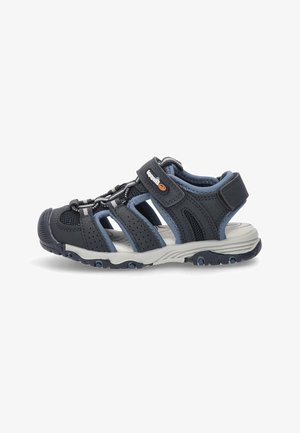 Sandalia azul oscuro con parte superior de malla y sintético, correa ajustable, cordones elásticos, suela acolchada y banda de rodadura con patrón para tracción.