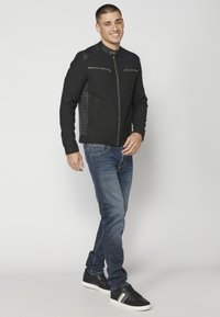 cazadoras mujer koroshi