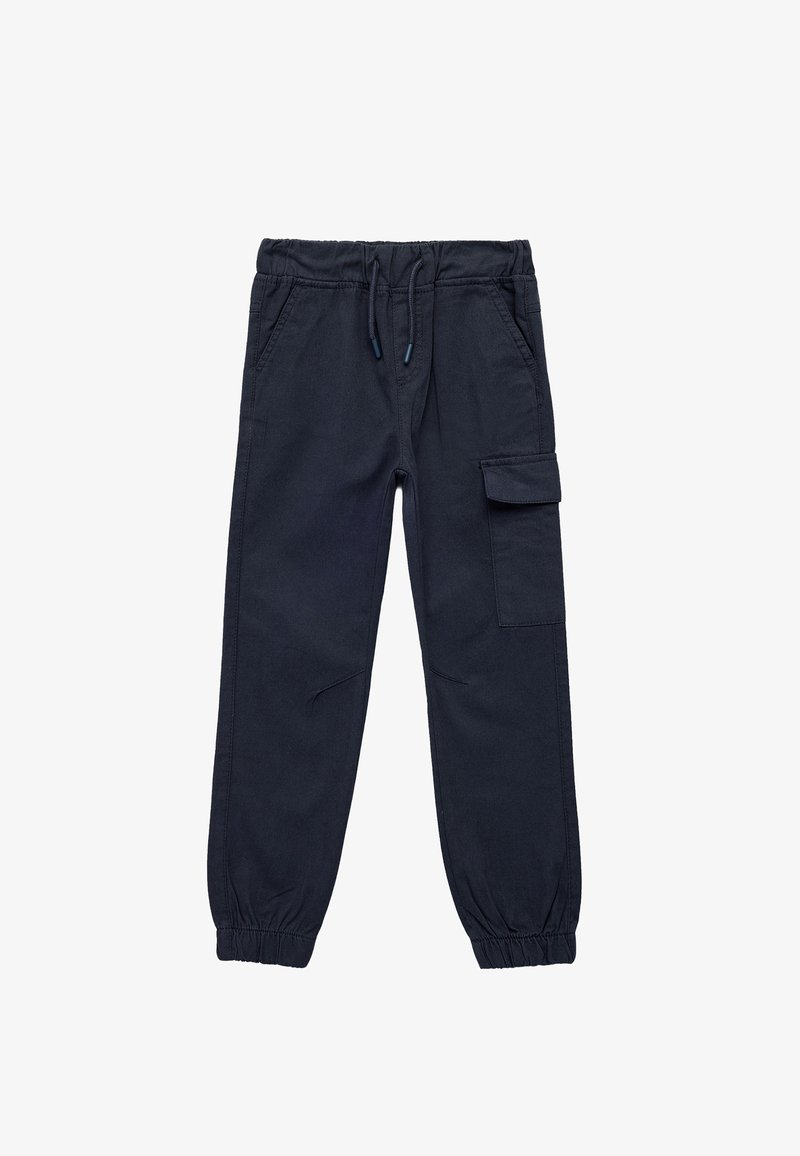 Pantaloni cargo navy con vita elasticizzata, cordino, due tasche laterali e una tasca cargo. Tessuto morbido, gamba affusolata con polsini elastici.