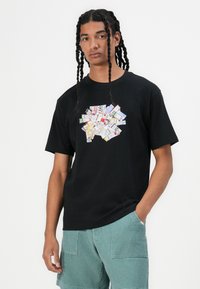 New Balance ATHLETICS TICKET UNISEX - T-shirt con stampa - black