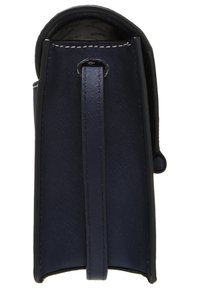Borsa a mano in pelle blu navy caratterizzata da una forma strutturata, una texture liscia e cuciture a contrasto. Chiusura superiore e manico sottile visibili.