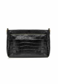 Czarna torba ze skóry w wzór krokodylej skóry z zamykaną na zamek przednią kieszenią i złotymi akcentami. Prostokątny kształt i gładka tekstura.