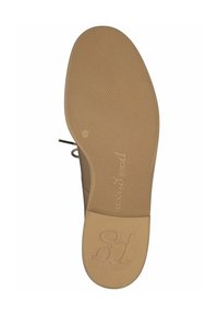 Semelle de chaussure en caoutchouc marron avec un motif de grip texturé. Présente un marquage en relief et un bord lisse. Courbure subtile le long des côtés.