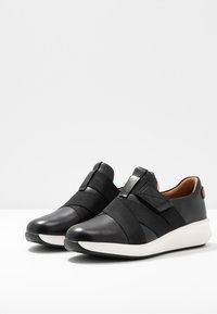 Clarks Unstructured UN RIO STRAP - Scarpe senza lacci - black