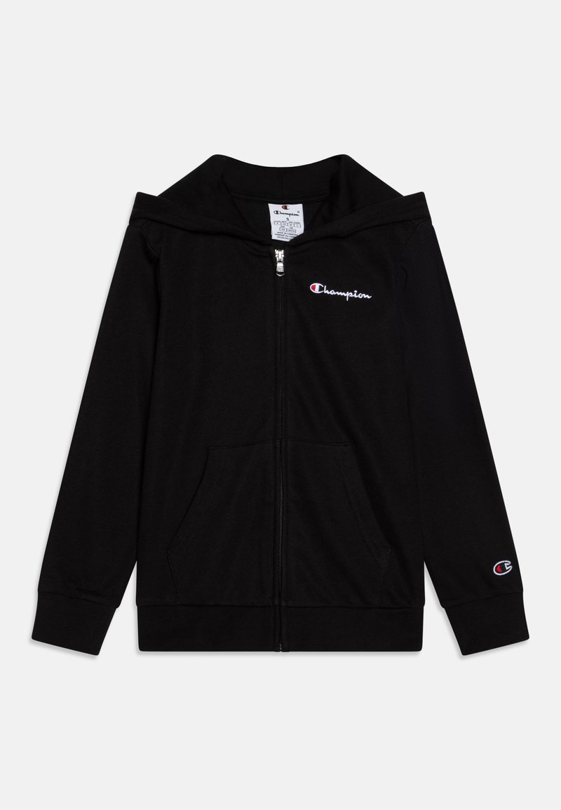 Felpa nera con zip realizzata in tessuto morbido. Presenta un cappuccio, tasche frontali e il logo ricamato "Champion" sul petto sinistro e su una manica.