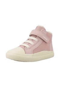 Zapatilla alta de niño pequeño en color rosa con cordones blancos, correa de Velcro y suela de goma crema, que cuenta con un suave forro de forro polar en el interior.