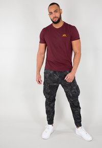 Alpha Industries SMALL LOGO - Základné tričko - burgundy