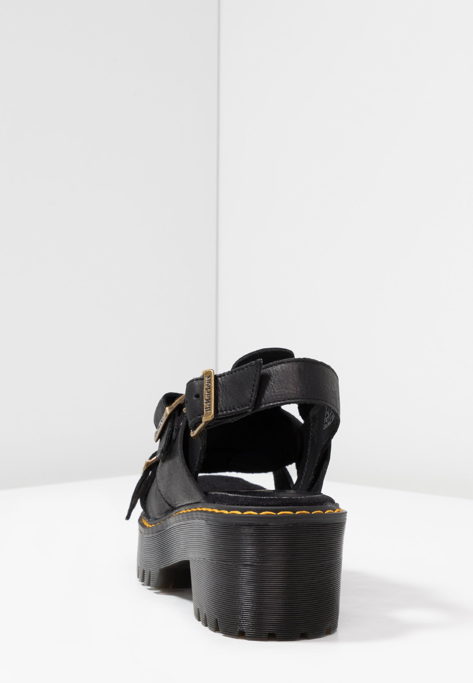 ariel dr martens