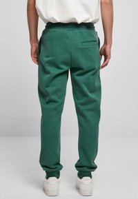 Starter ESSENTIAL  - Pantalones deportivos - darkfreshgreen
