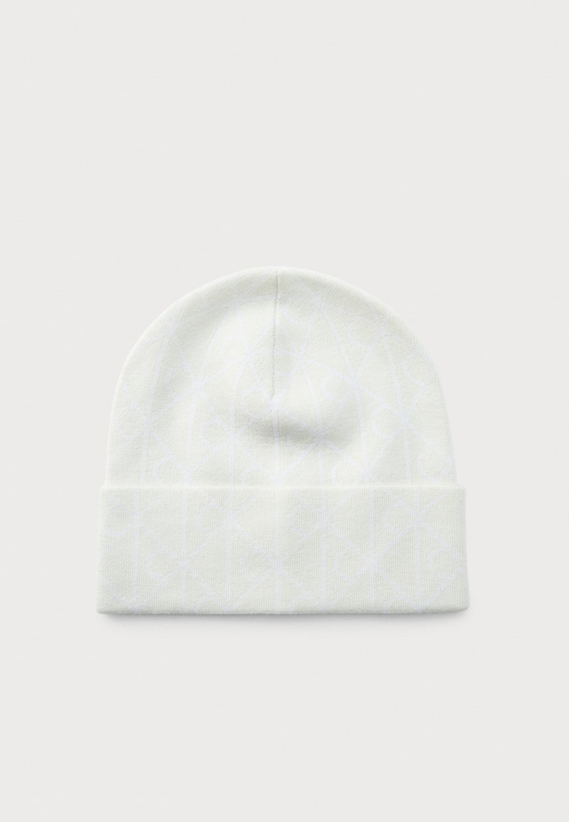 Witte gebreide beanie met omgeslagen rand, voorzien van een subtiel, overal aanwezig "ck" monogrampatroon in een iets lichtere tint.
