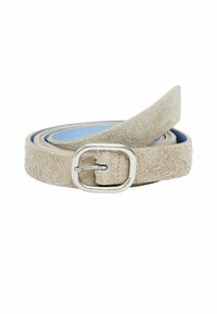 Heller beige Leder Gürtel mit strukturierter Oberfläche, versehen mit einer silbernen Metallschnalle und einem inneren blauen Futter. Flexibles und verstellbares Design.