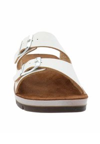 Sandali bianchi con due cinturini regolabili a fibbia, plantare morbido di colore marrone e suola esterna marrone con texture. Materiale dei cinturini liscio e design robusto.