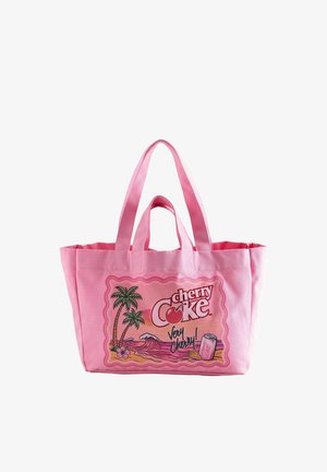 Sac cabas rose avec le logo Cherry Coke, des palmiers, des vagues de plage et le texte « Very Cherry ! » avec une illustration d'une canette de soda.