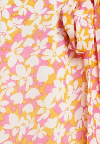 TUSSAH TONYA MIDI - Denné šaty - aria floral orange and pink