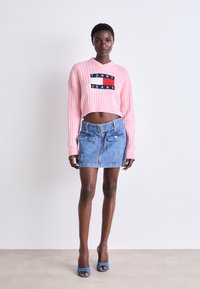 Tommy Jeans CENTER FLAG  - Džemperis - ballet pink