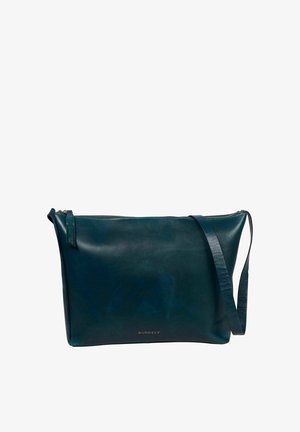 Sac bandoulière en cuir vert foncé avec une fermeture éclair, texture lisse et une bandoulière réglable. Logo embossé à l'avant.