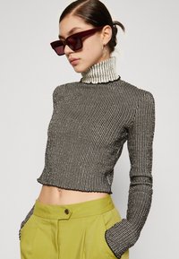 Thumbnail Image 4
