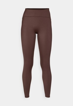 Leggings marroni a vita alta realizzati in un tessuto liscio e elasticizzato. Presentano un design aderente e un aspetto senza cuciture lungo le cuciture.