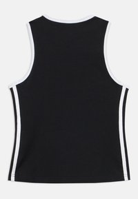 Μαύρο αμάνικο τοπ με λευκή ρίγα κατά μήκος των ανοιγμάτων των μανικιών, της λαιμόκοψης και των πλευρικών ραφών, εμφανίζεται από πίσω σε λευκό φόντο.