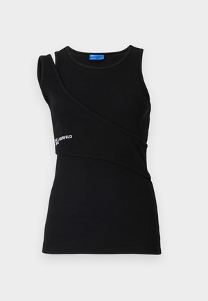 Svart, ribbestrikket tanktop med et asymmetrisk design og en enkelt stropp, akkompagnert av en logo nær sømmen. Mykt, elastisk materiale.