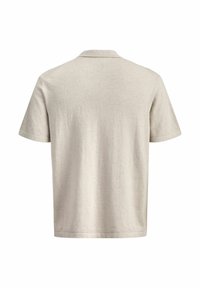 Polo beige à manches courtes avec un col souple, vu de dos sur un fond blanc.