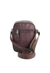 Borsa a tracolla in pelle marrone con scomparti con zip, superficie testurizzata, tracolla in tessuto regolabile e dettagli di cucitura sottili.