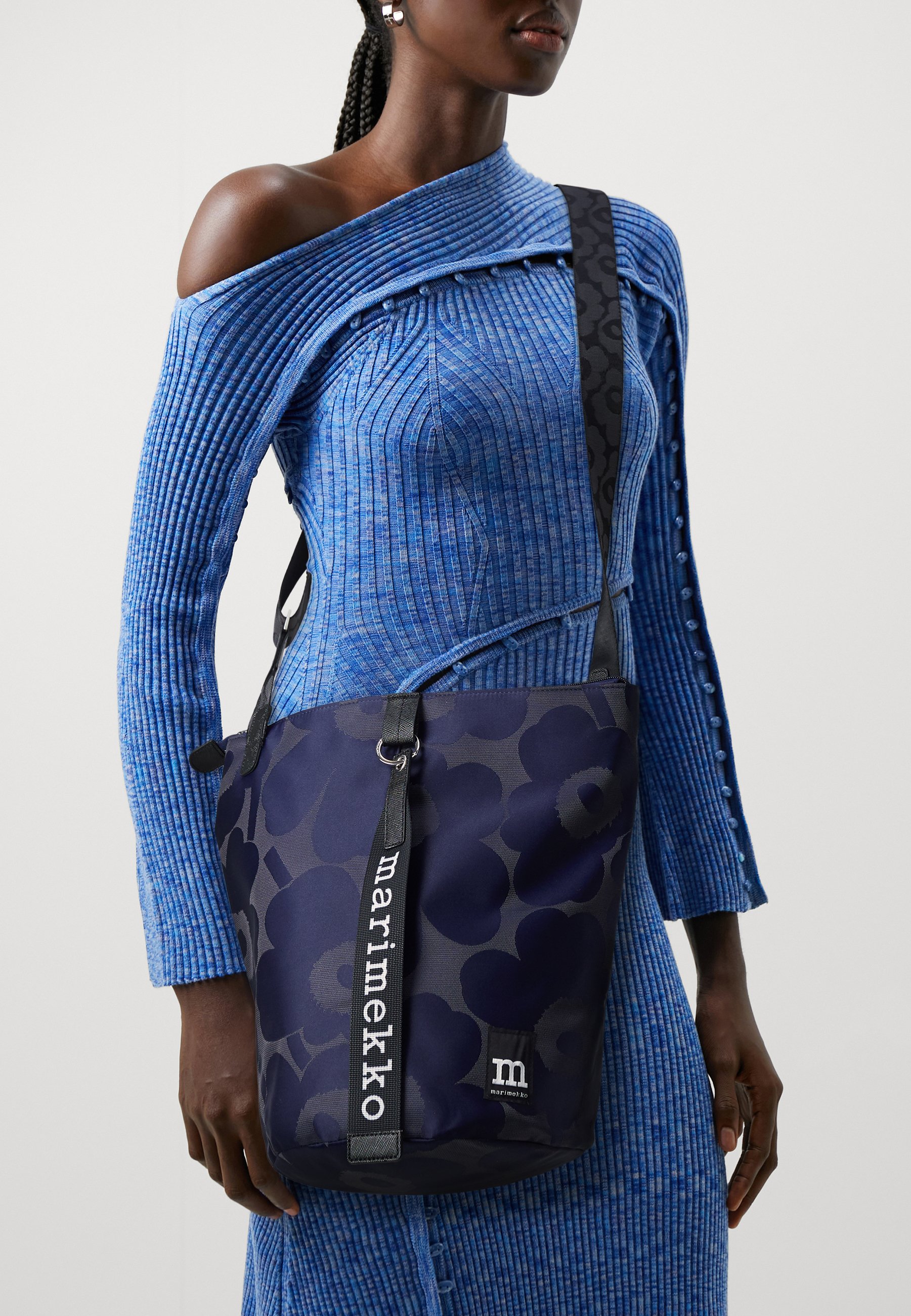 Marimekko ALL DAY BUCKET UNIKKO - Across body bag - dark navy/navy 