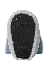 Blauer Pantoffel mit einem grauen, flauschigen Rand, ausgestattet mit einer strukturierten schwarzen Sohle, die mit Sternen und einem Logo versehen ist. Weiches Material für höchsten Komfort.