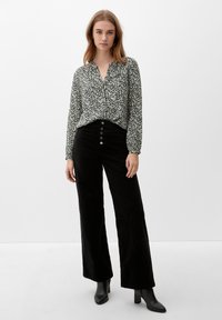 s.Oliver MIT ALLOVERMUSTER - Bluse - weiß