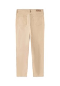 Beige, gerade geschnittene Hose mit Gesäßtaschen und braunem Markenlabel am Bund, auf einem weißen Hintergrund flach ausgelegt.