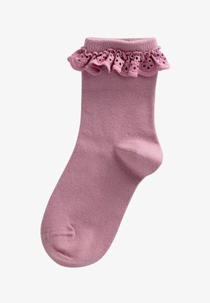 Chaussette en coton rose clair avec un revers en dentelle froncée, présentant des motifs découpés, une texture lisse et une forme ajustée.