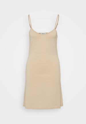 Nude-kleurige slipdress met dunne bandjes, V-hals en een rechte snit. Gemaakt van een zachte, lichte stof met een eenvoudig ontwerp.