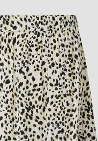 Leopardprint rok met een zwart en crème kleurenschema, voorzien van een elastische tailleband en een vloeiende stijl. Gemaakt van lichtgewicht stof.
