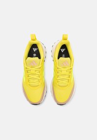 adidas Performance FALCON 5 - Laufschuh Trail - pure sulfur/lucid lemon/warm sandstone