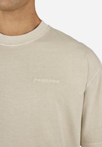 Pegador LOGO TEE - Základné tričko - vintage beige