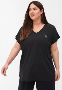 Active by Zizzi - KORTÆRMET MED V-UDSKÆRING - T-shirt basic - black Miniatuurafbeelding 1