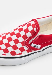 Vans CLASSIC SLIP-ON UNISEX - Sapatos sem atacadores - racing red/true white