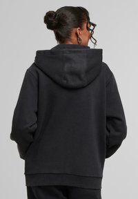 Urban Classics VINTAGE HEAVY - Majica s kapuljačom i patentnim zatvaračem - black