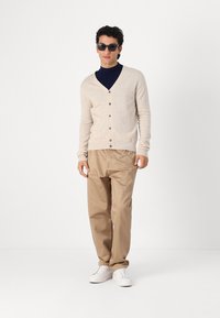 pure cashmere MEN V NECK CARDIGAN - Kardigan - oatmeal