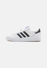 Kijelölve, footwear white/core black/blue