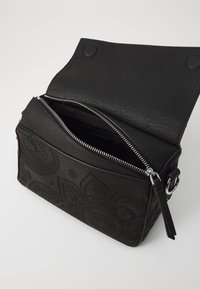 Thumbnail Image 3