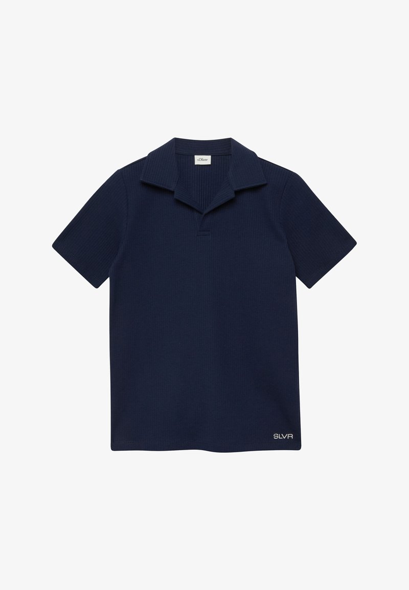 Polo à manches courtes bleu marine avec texture côtelée, col ouvert et petit logo "SLVR" sur l'ourlet inférieur.